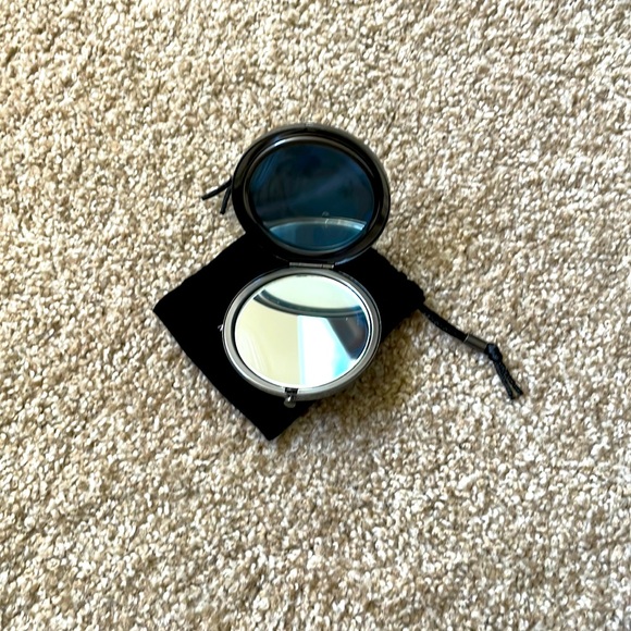 MARYKAY VELVET Black Clutch. Mirror included! - Picture 3 of 6